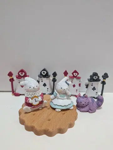 앨리스 시계 토끼 체셔 고양이 트럼프 병정 오브제