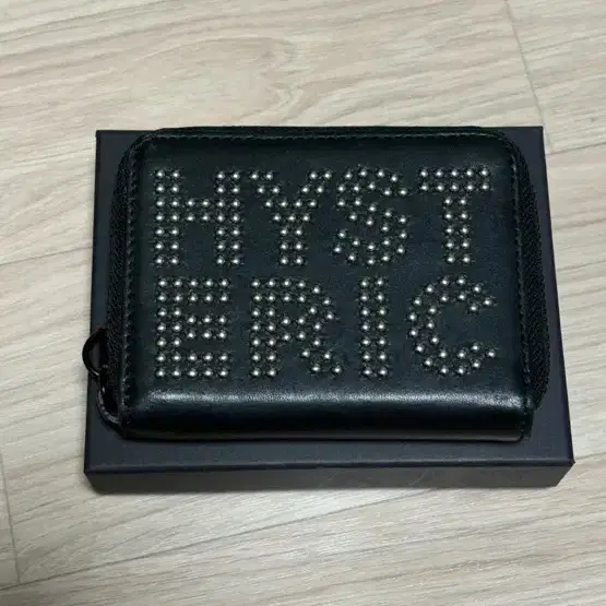 히스테릭 글래머 스터드 지갑