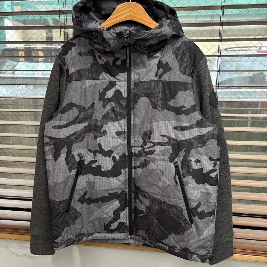 The North Face 노스페이스 카모플라주 니트 소매 패딩 후드집업