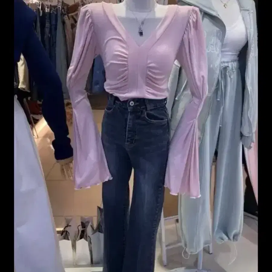 핑크색 루즈핏 수술 벨소매 블라우스티셔츠