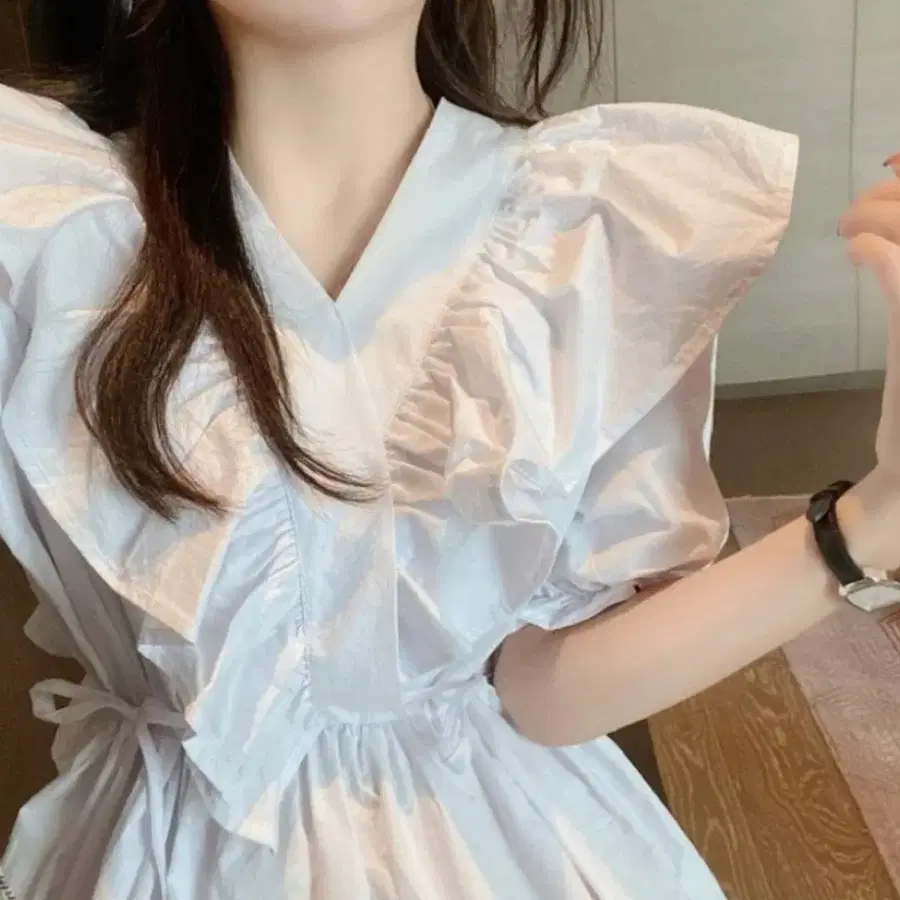 퍼프소매 프릴 미니원피스 화이트