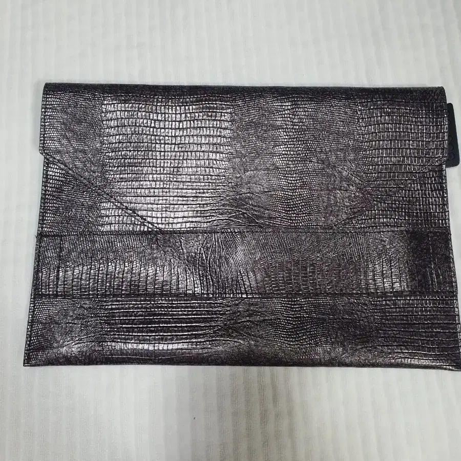 고세 가죽 클러치 백 뱀피 무늬