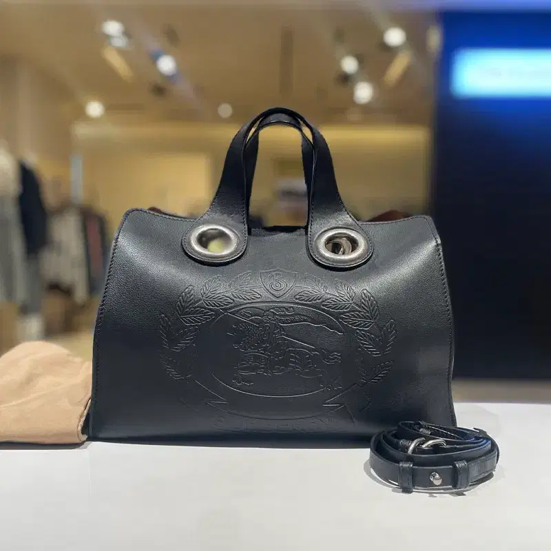 버버리 크레스트 그로밋 레더 토트백 40789781