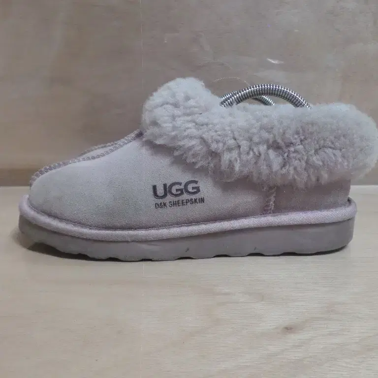 후루룩구제3 240 어그 ugg 단화 방한화 양털 260813