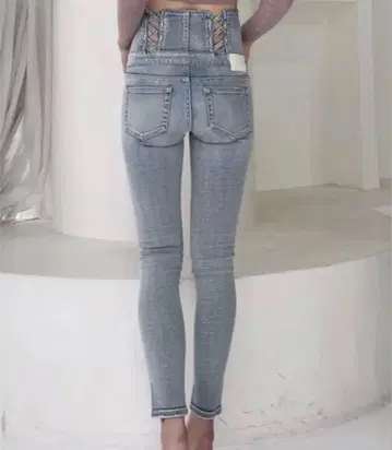 GYDA 스키니 데님 팬츠 백 레이스업