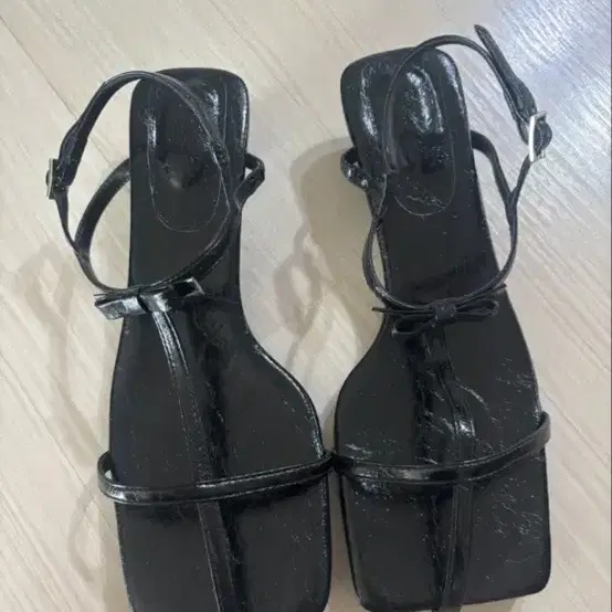 (새상품) 누아르나인 리본 스트랩 샌들 250