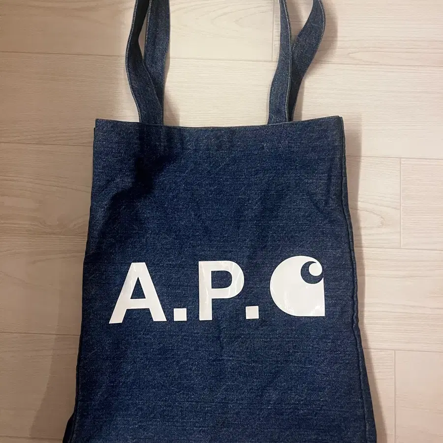 A.P.C. 칼하트 데님 로고뱃