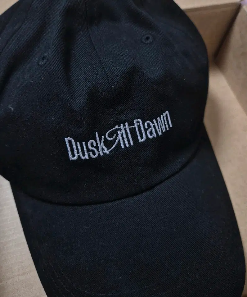 아스크로 윤산하 Dusk Till Dawn 볼캡 블랙 MD