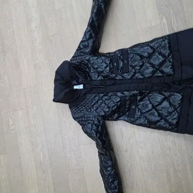 몽클래어 블랙 퀼팅 패딩 코트