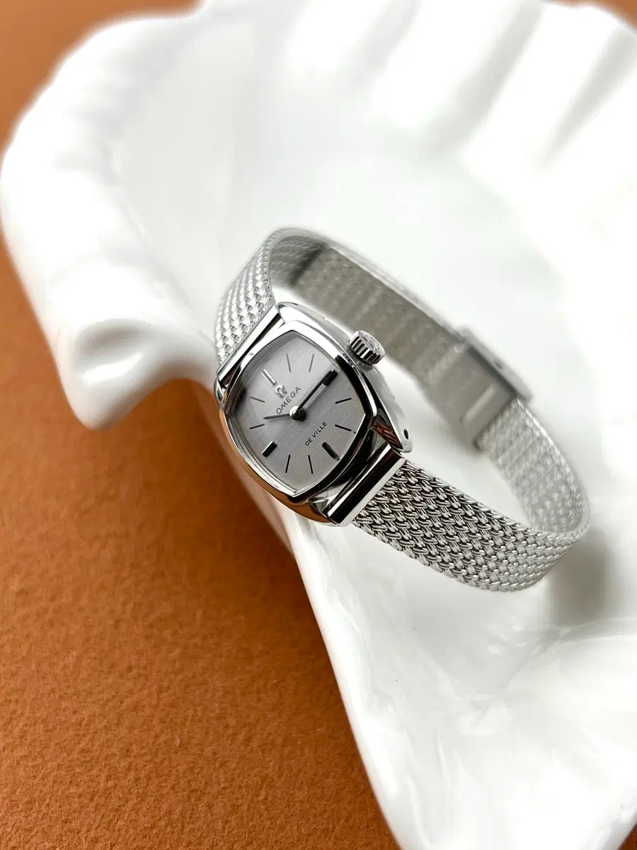 OMEGA Lady De Ville line watch