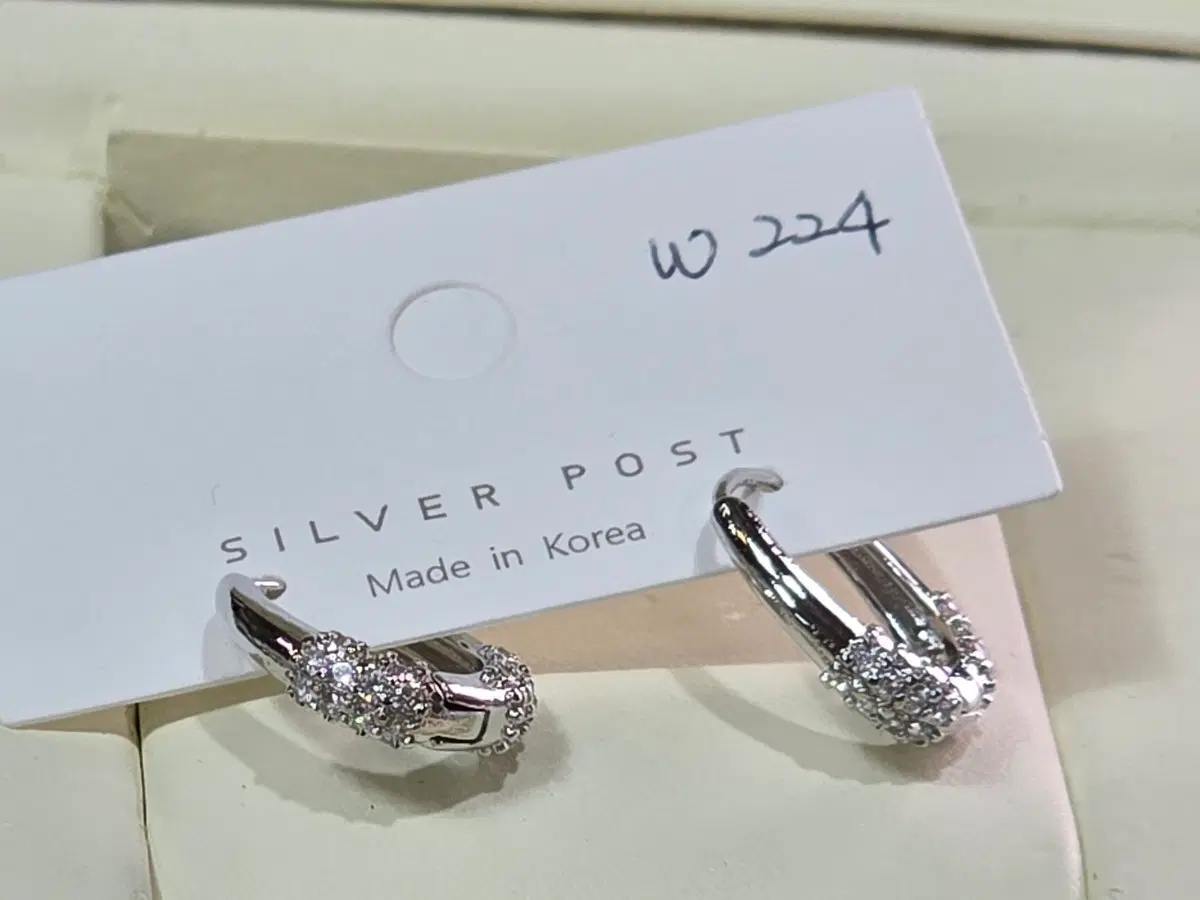 원터치 귀걸이 큐빅 포인트