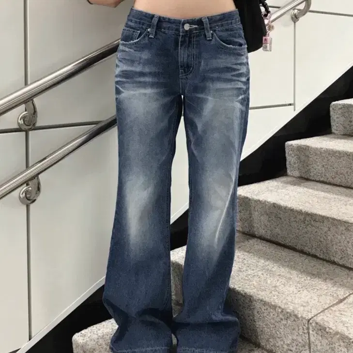 클로맨틱 폴디 세미 부츠컷 데님 팬츠 M사이즈