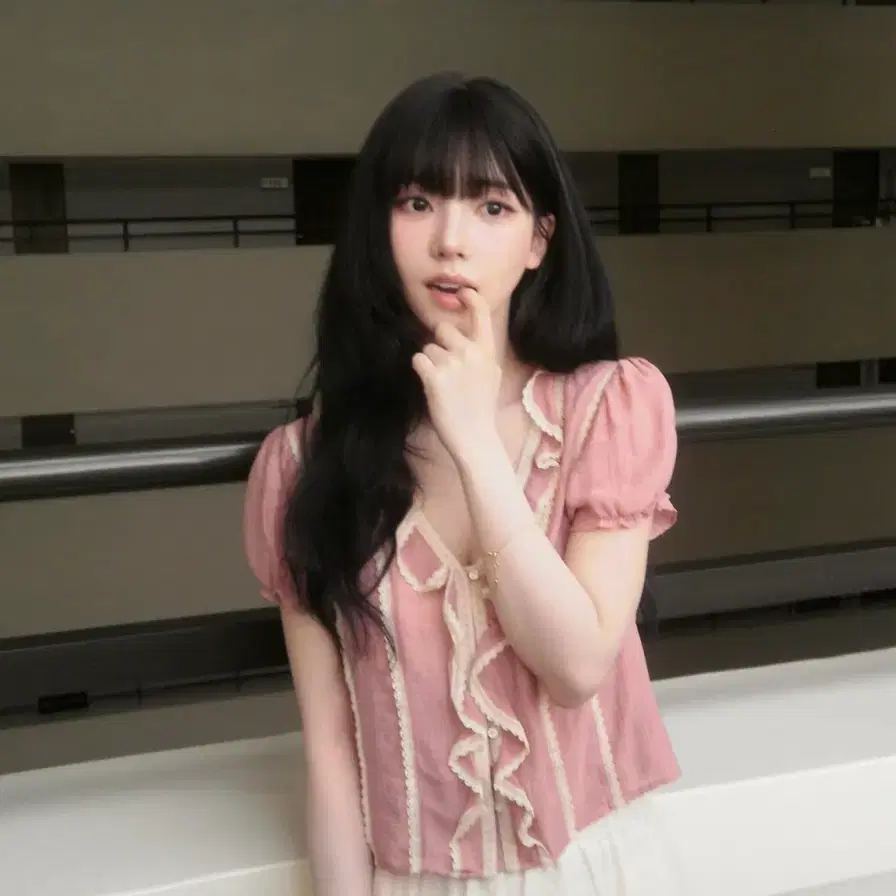 타낫 Eve ruffle blouse 이브 러플 블라우스