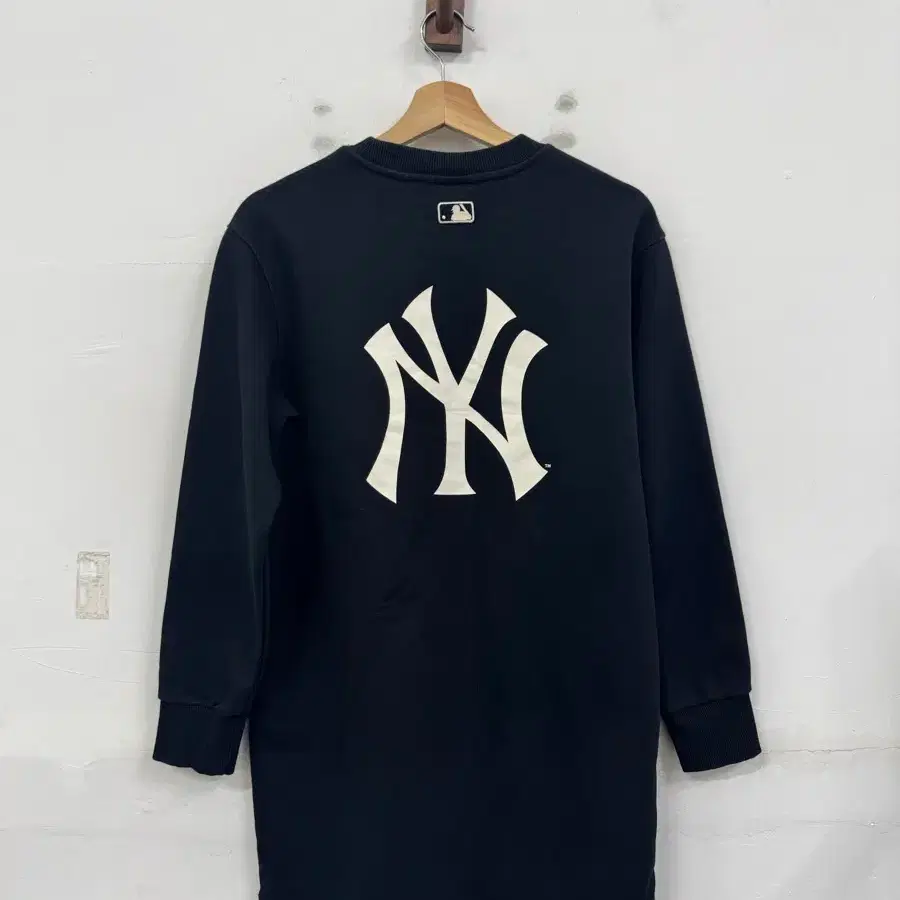 (85)MLB 뉴욕양키스 여자 빅로고 롱 맨투맨