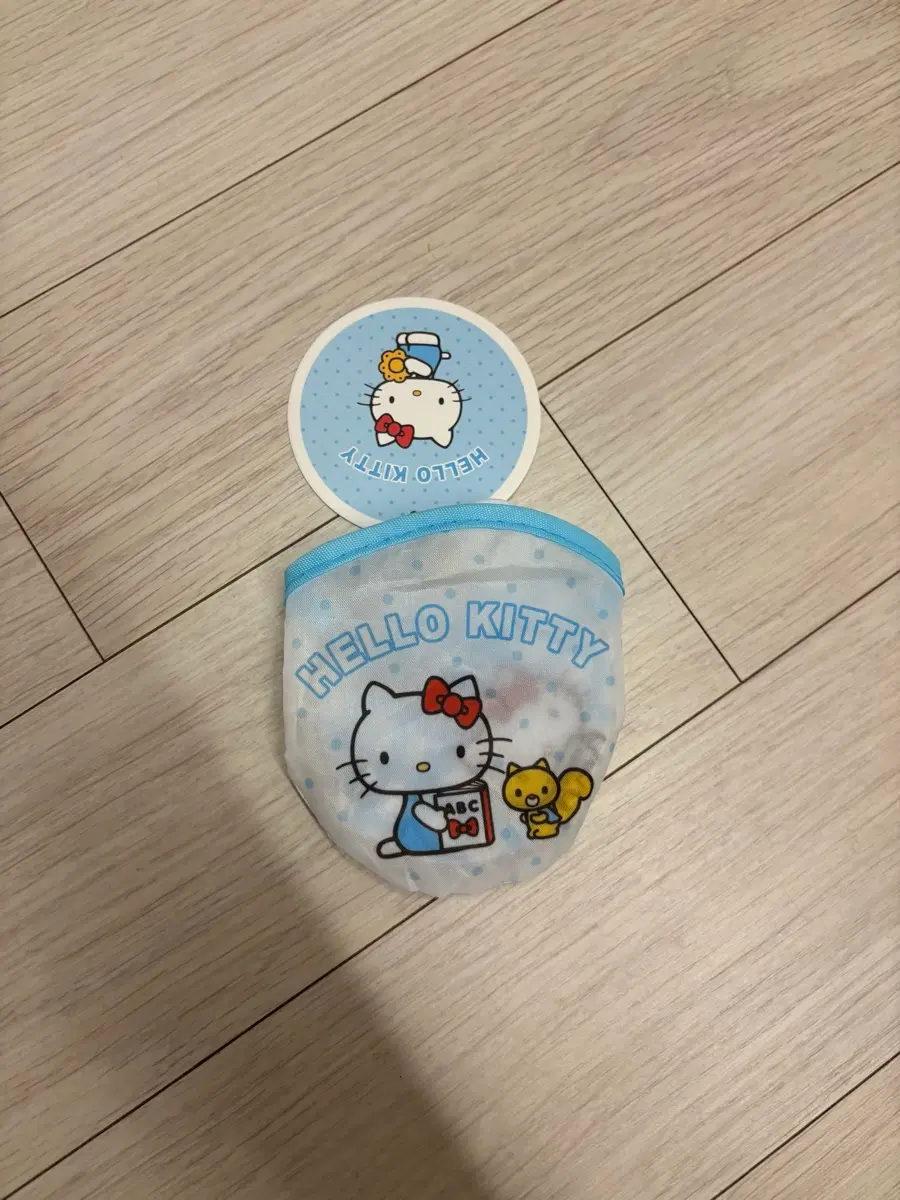 새상품 헬로키티 접이식 부채