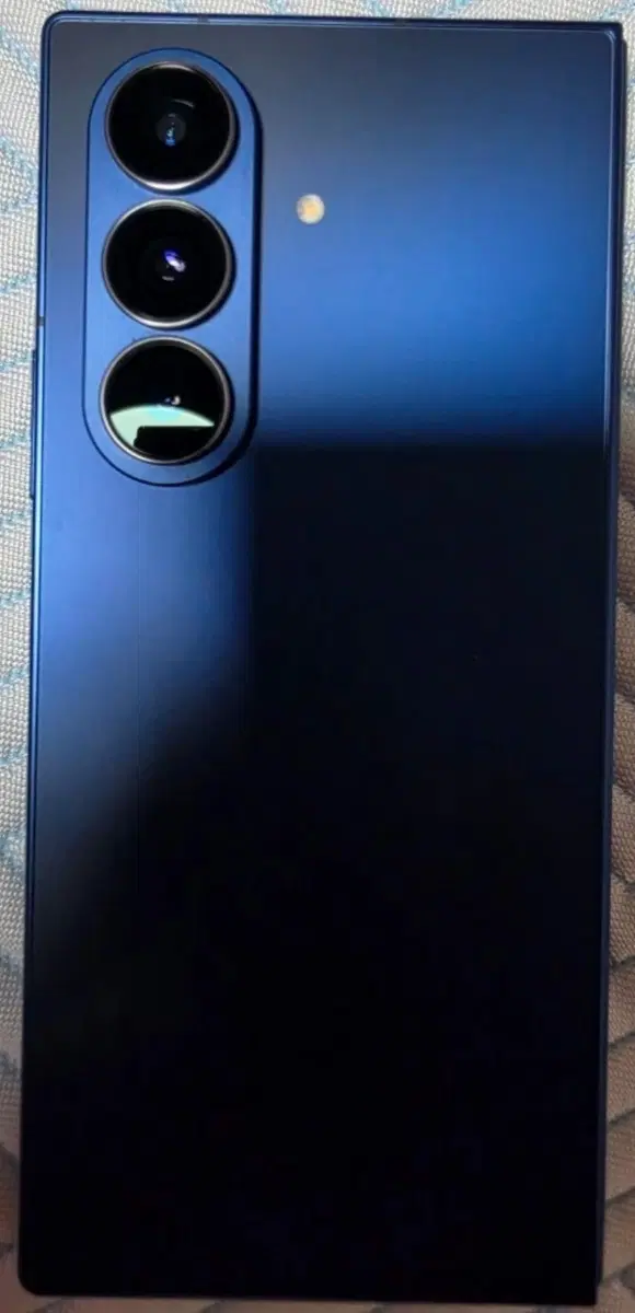 갤럭시 폴드7 256gb 팔아요.