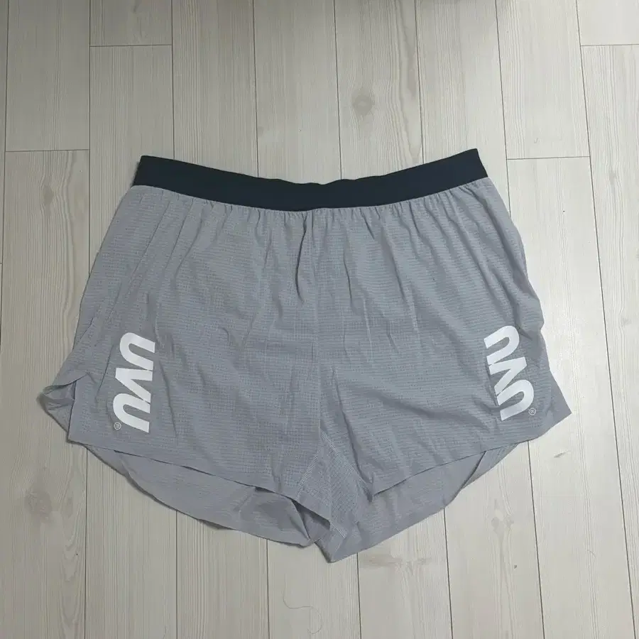 UVU 스플릿 쇼츠 라이트 그레이 Large