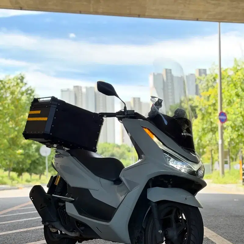 Pcx 25년식 (거의신품 상태)배달세팅