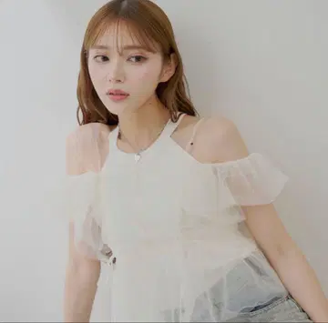 chico 프릴 디자인 튤 블라우스