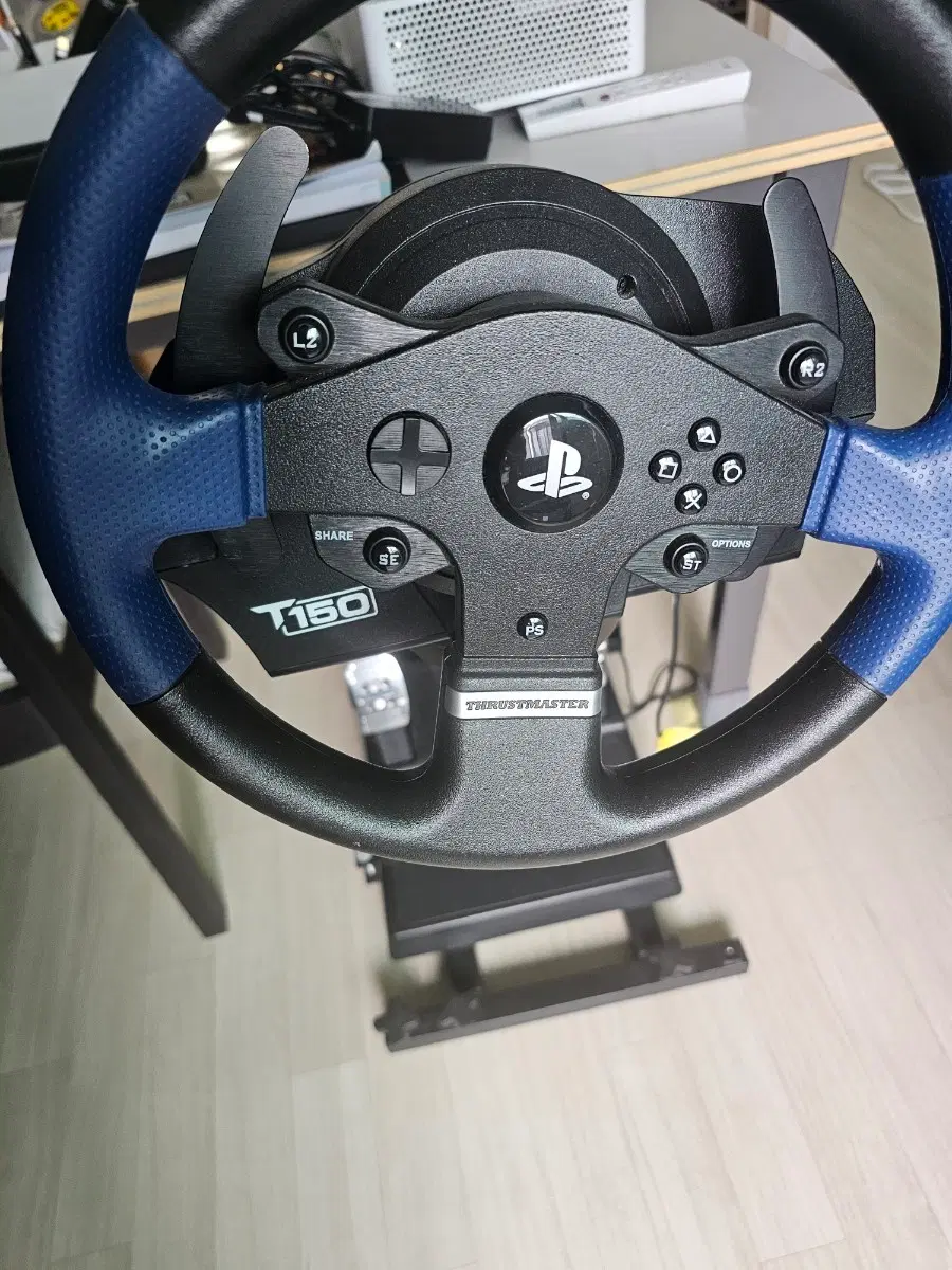 트러스트마스터 T150 레이싱 휠