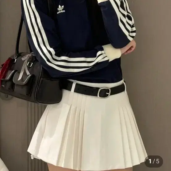 아디다스(Adidas)와 Sporty & Rich롱슬리브