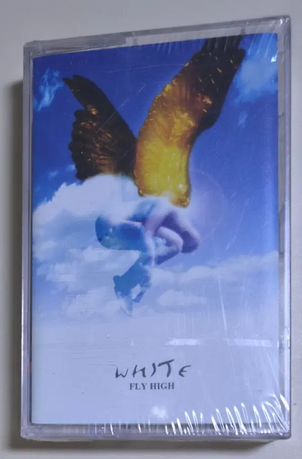 화이트 4집 (미개봉 카세트테이프) Fly high, 기억속에 사는 나, 다시 시작해, Because of you