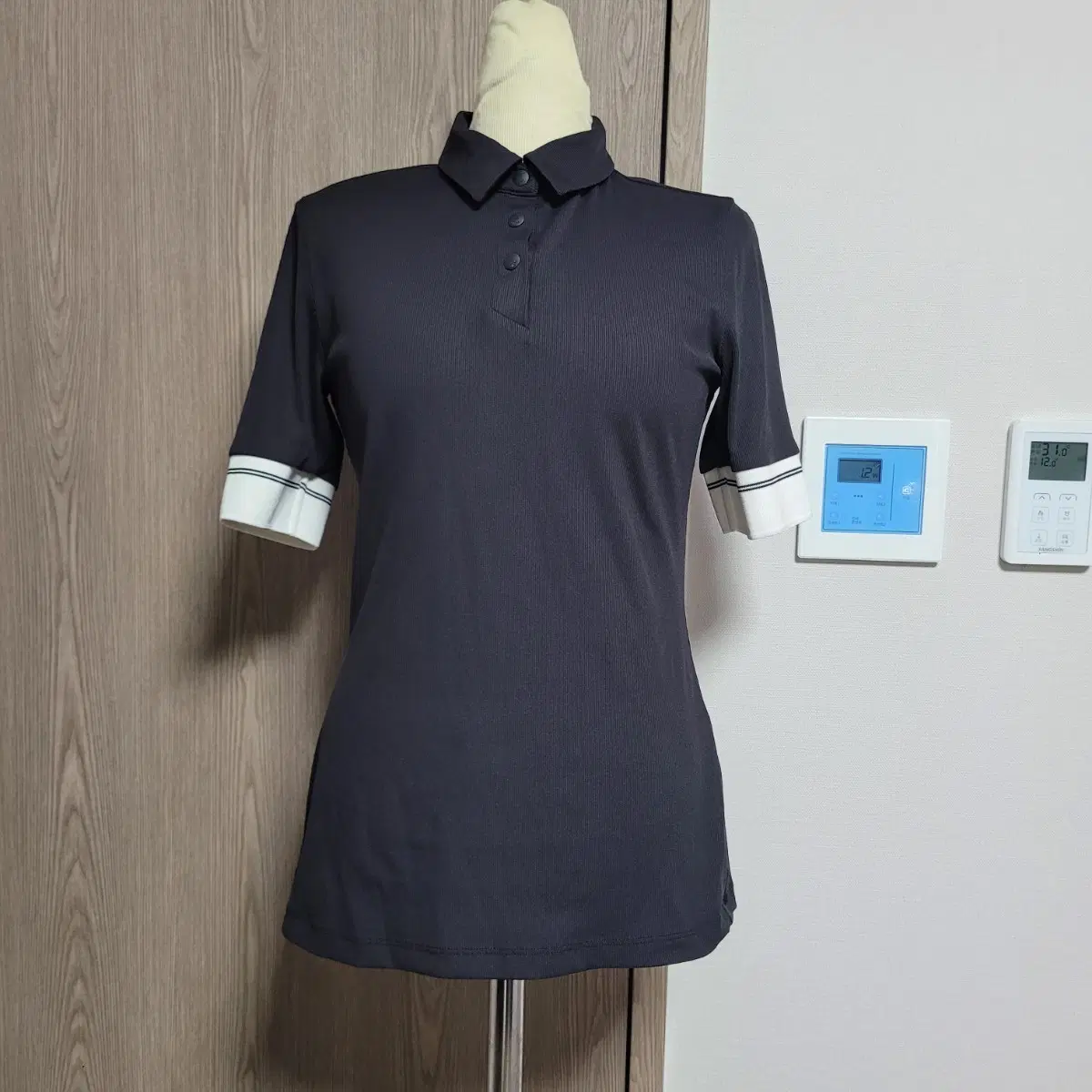 가격제안제품!!  듀빅 골프웨어 여성 반팔 카라티 블랙 화이트 라인