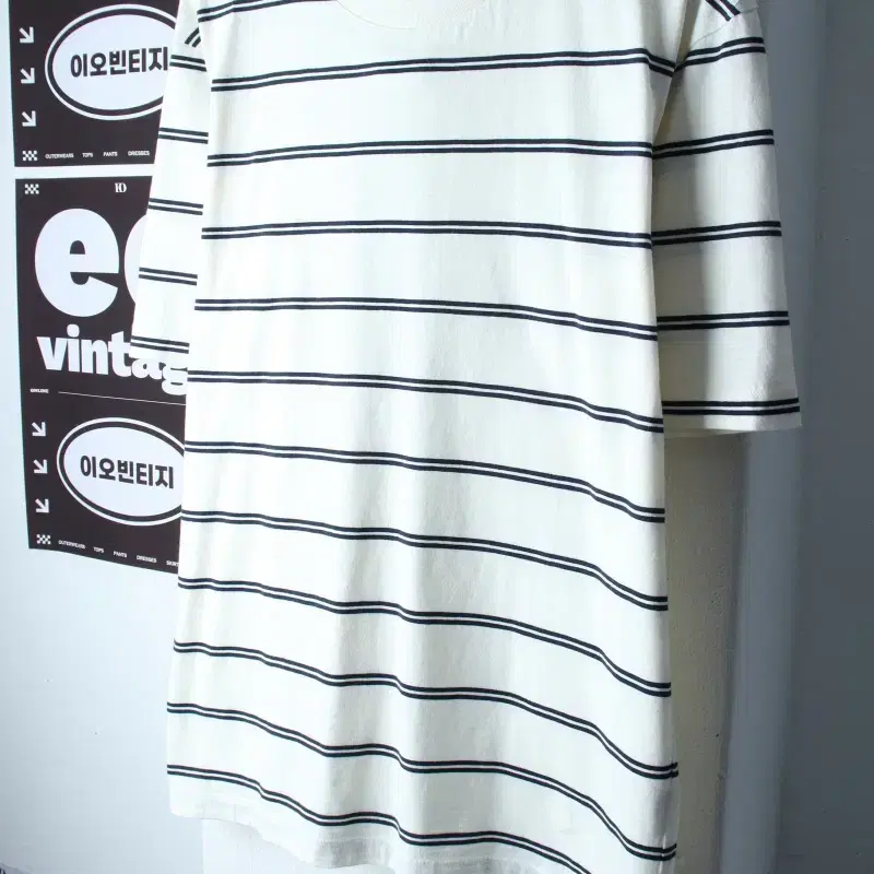 (L-XL) 유니클로 반팔 티셔츠 새상품 스트라이프 올드스쿨-H36911