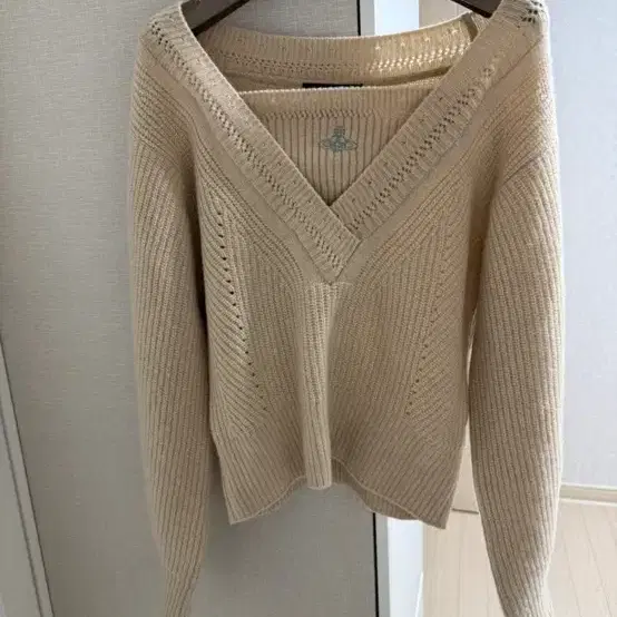 구해요) 비비안웨스트우드 니트 네이비컬러 xs구합니다