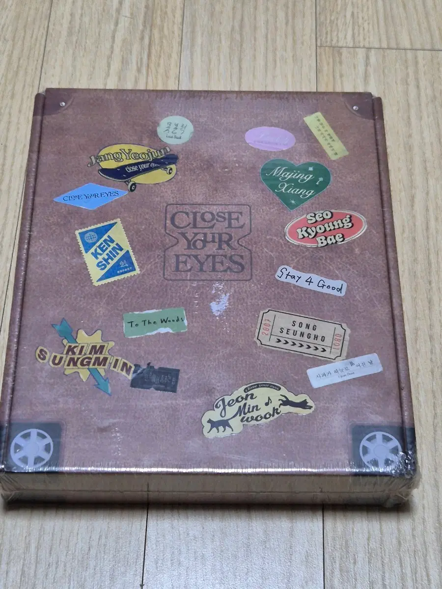 close your eyes 1st mlnl album eternalt