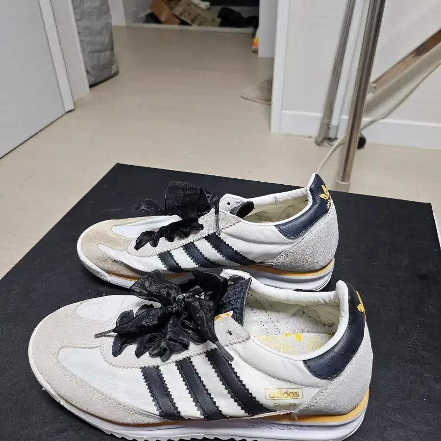 아디다스 SL72 흰/검 220mm 상태매우좋음