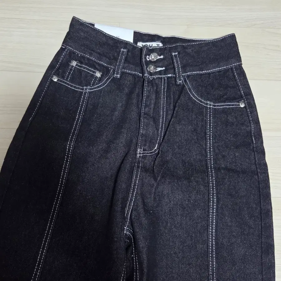 새상품 블랙 스티치 데님 배기핏 팬츠