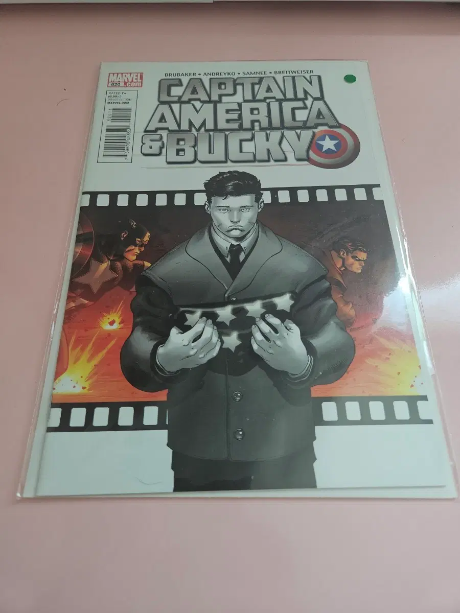C / 2011 / Captain America & Bucky #620