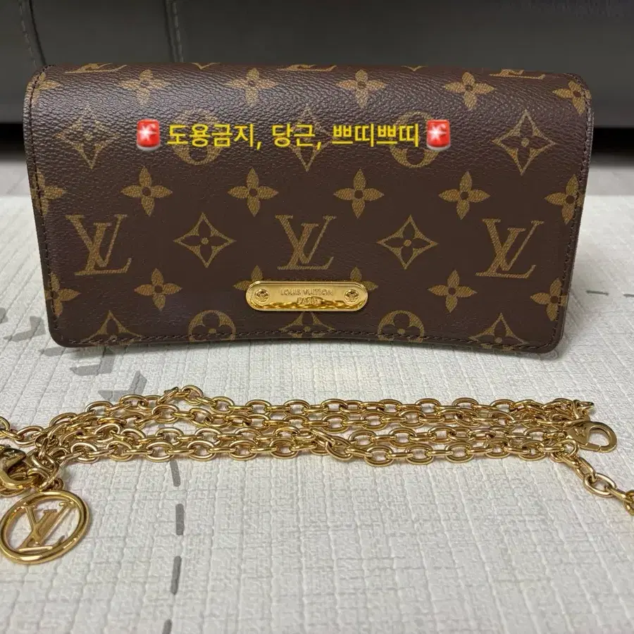 (공홈정품) 루이비통, 월릿 온 체인 릴리
