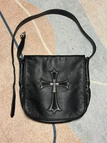 [os] 크롬하츠(Chrome Hearts) 빅크로스 레더 메일백
