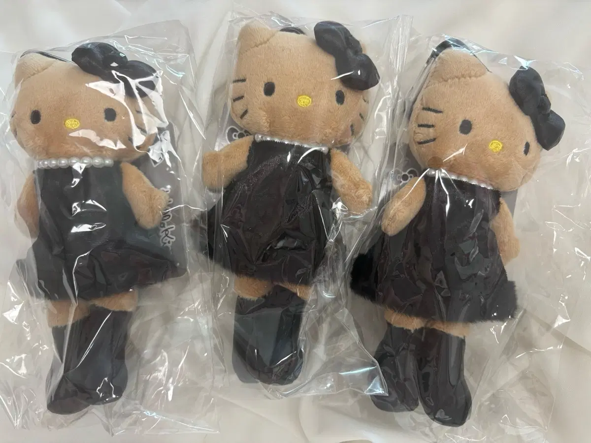 일본정품)산리오 키티 헬로키티 롱다리 태닝키티 블랙 진주 카라비너 인형