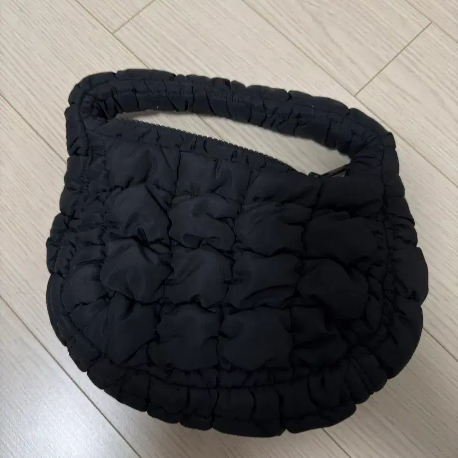코스 퀄티드 마이크로백 블랙 구름빵 미니