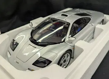 폴즈 모델아트 1/12 MINICAMPS 맥라렌 F1 로드카 1994 실버