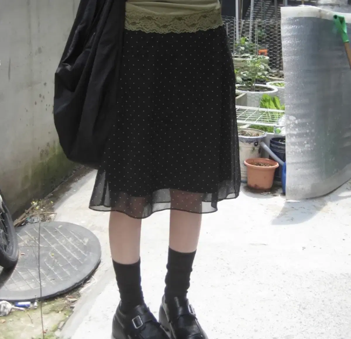 모딧 도트 플레어 미디스커트