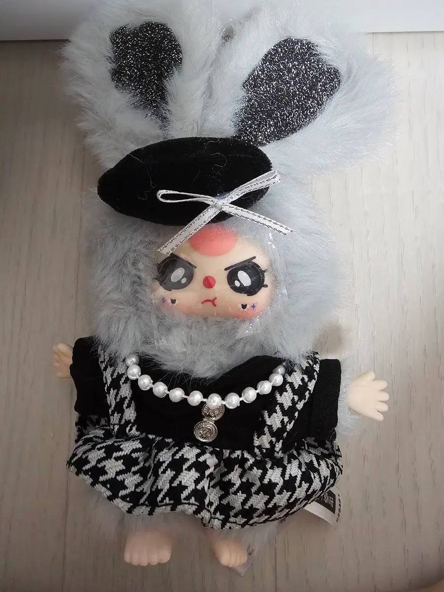 베쓰 블랙화이트 인형