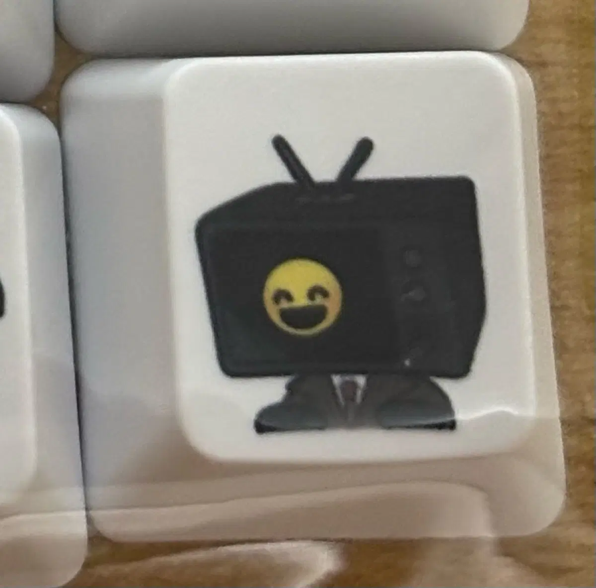 (교환) 괴출 돌찍 키캡 교환 구해요 괴담출근 브라운 > 포도