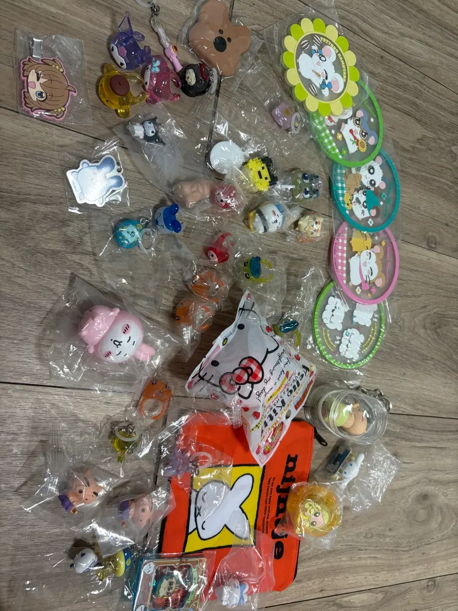 햄토리 다마고치 치이카와 산리오 등등 다양한 가챠판매