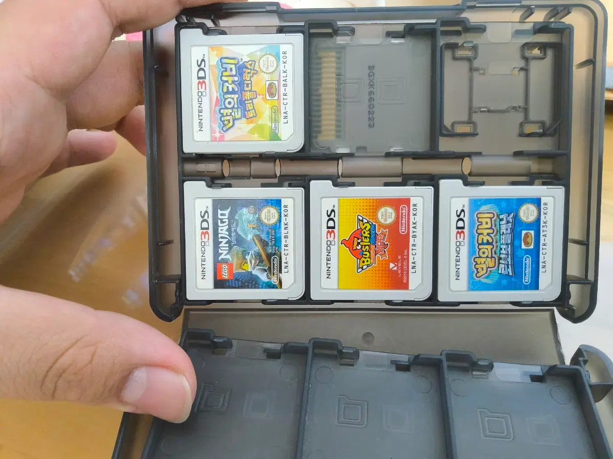 닌텐도 3DS + 게임칩 8종 + 충전기,케이스 (커비 2종,적묘단, 알파사파이어 포함)