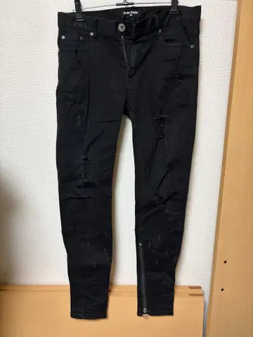 Danke Schon. 데미지 데님 팬츠 블랙 30