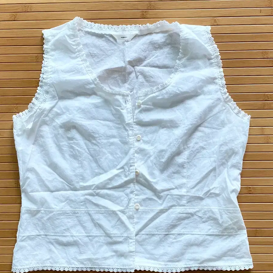 새상품 화이트 레이스 민소매 블라우스