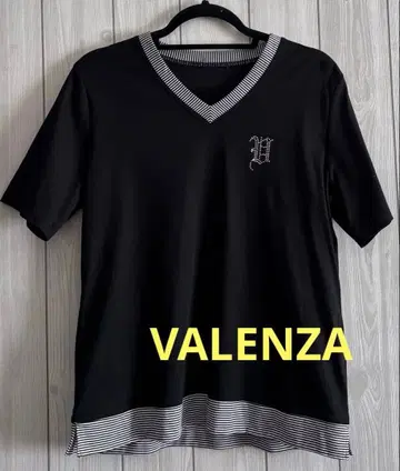VALENZA V넥 반팔 티셔츠 큐빅 로고 블랙