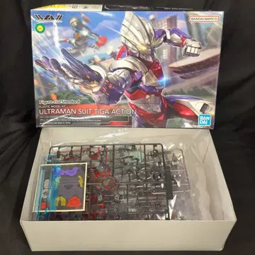 반다이 피규어라이즈 스탠다드 ULTRAMAN SUIT TIGA -ACTION-