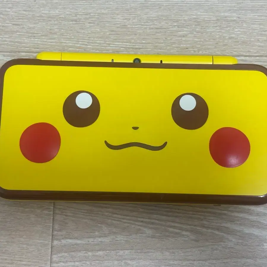 뉴 닌텐도 2DS XL 피카츄 에디션 (영문판)