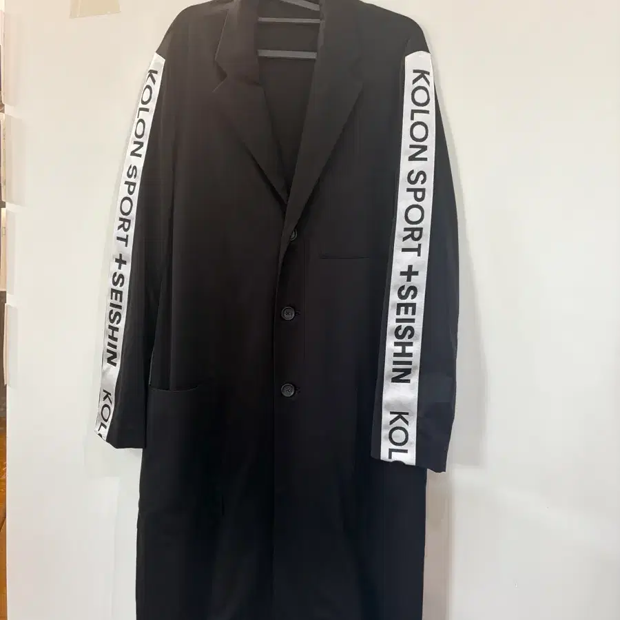 코오롱스포츠 세이신 블랙 스트라이프 코트