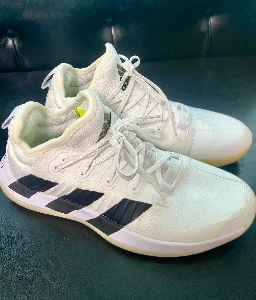Adidas sneakers 250mm (approx.)